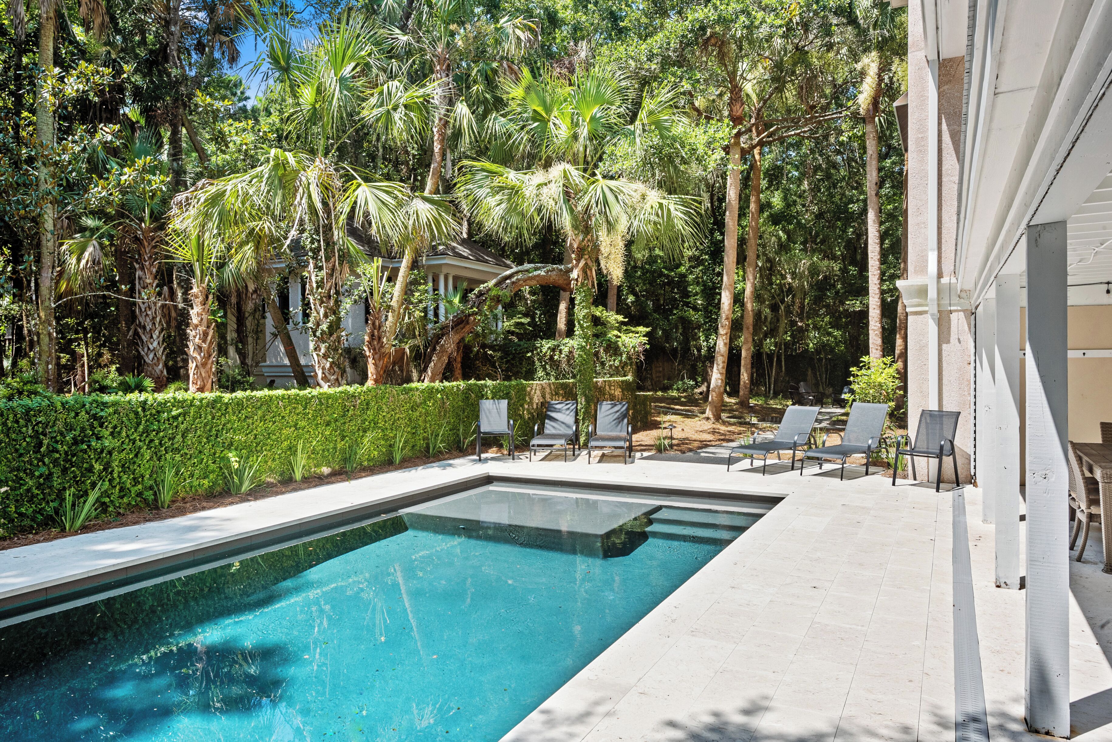 Beautiful  6BR/6BA Home w/ Resort Style Pool, Cabana Bar and Guest House! 