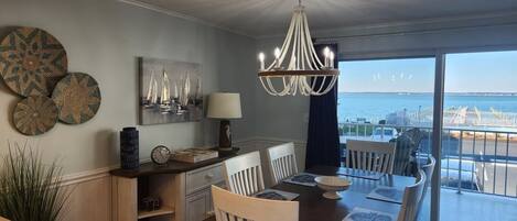 Condo, 2 Bedrooms | Dining