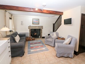 Interior - Harry Eyre Cottage (Hope Valley)