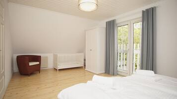 3 bedrooms, desk, WiFi