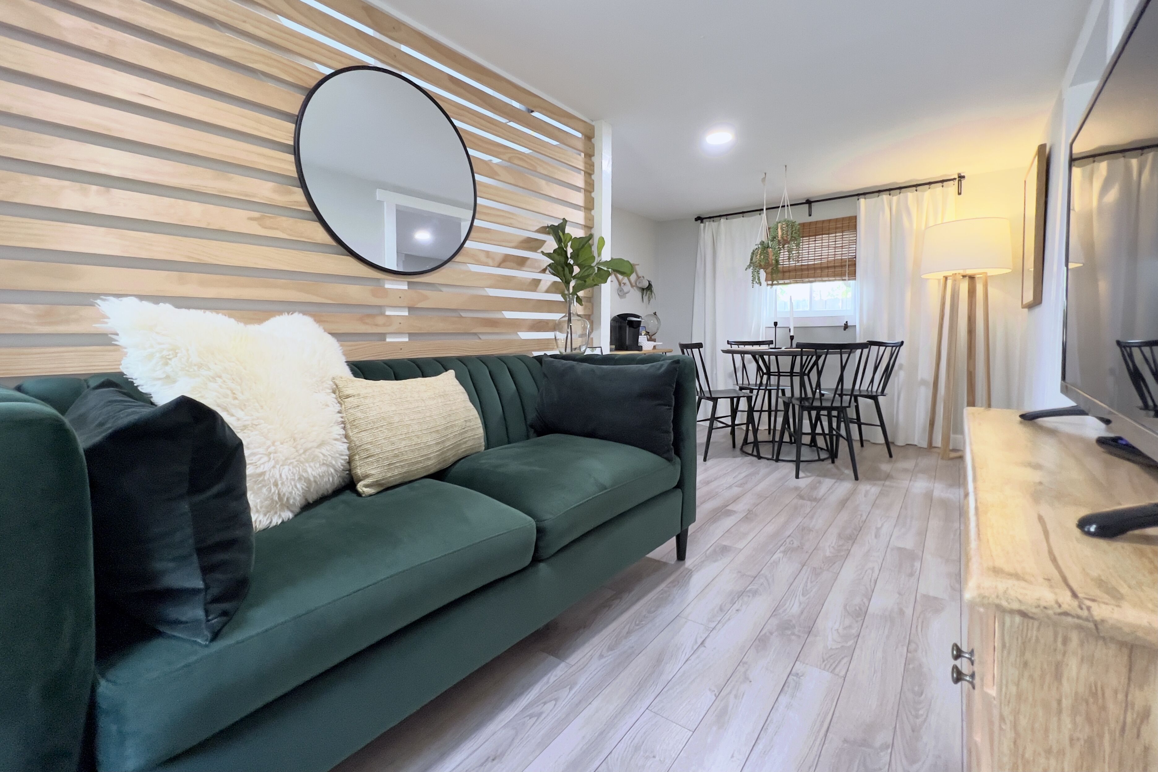 Mid-Century Cottage in the Heights + Loft bedroom!