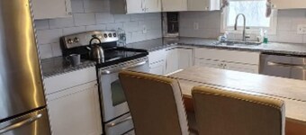Clean, Cute, Safe, and Centrally Located 2 Bedroom Apartment