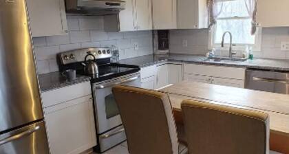 Clean, Cute, Safe, and Centrally Located 2 Bedroom Apartment
