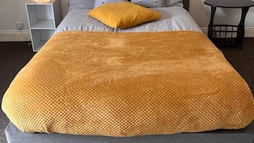 2 bedrooms, WiFi, bed sheets