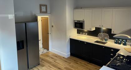 Superb 2 bed Apartment Great location