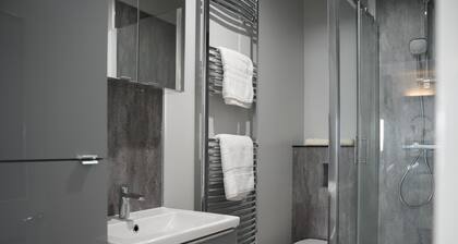 Gorgeous, comfortable Apartment on the High Street