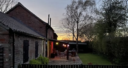 2-Bed 18th Century Barn - Sleeps 6 - Pet Friendly