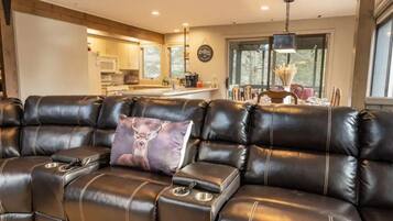 TV connectée, cheminée, jeux vidéo, table de tennis de table