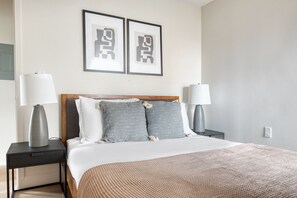 2 bedrooms, iron/ironing board, WiFi, bed sheets - Charming Allston 2BR, nr Boston U & Green Line, by Blueground (Boston)