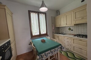 Fridge, oven, stovetop, toaster - Terraced house with garden in Dongo - Larihome (Dongo)