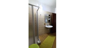 Shower, hair dryer, bidet, towels - Apartment lake view, garden and parking - A15 (Domaso)