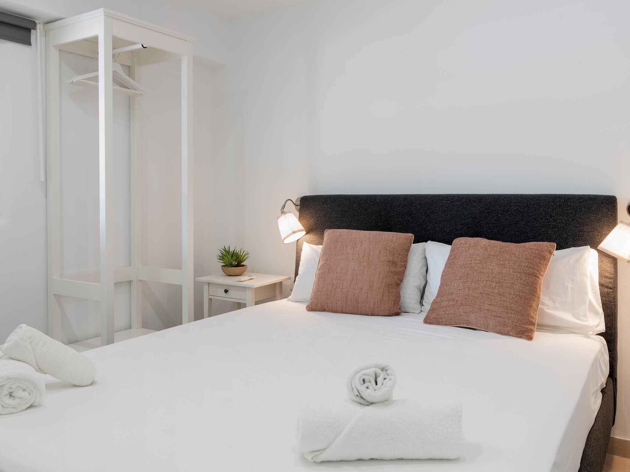 2 chambres, fer et planche à repasser, accès Internet, draps fournis