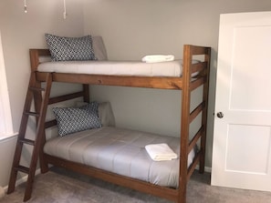 4 chambres, fer et planche à repasser, lit parapluie, Wi-Fi gratuit