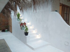 المنطقة المحيطة بالمنشأة