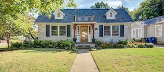 Classy home w/ deck & fenced yard only 2 blocks from the fairgrounds!!
