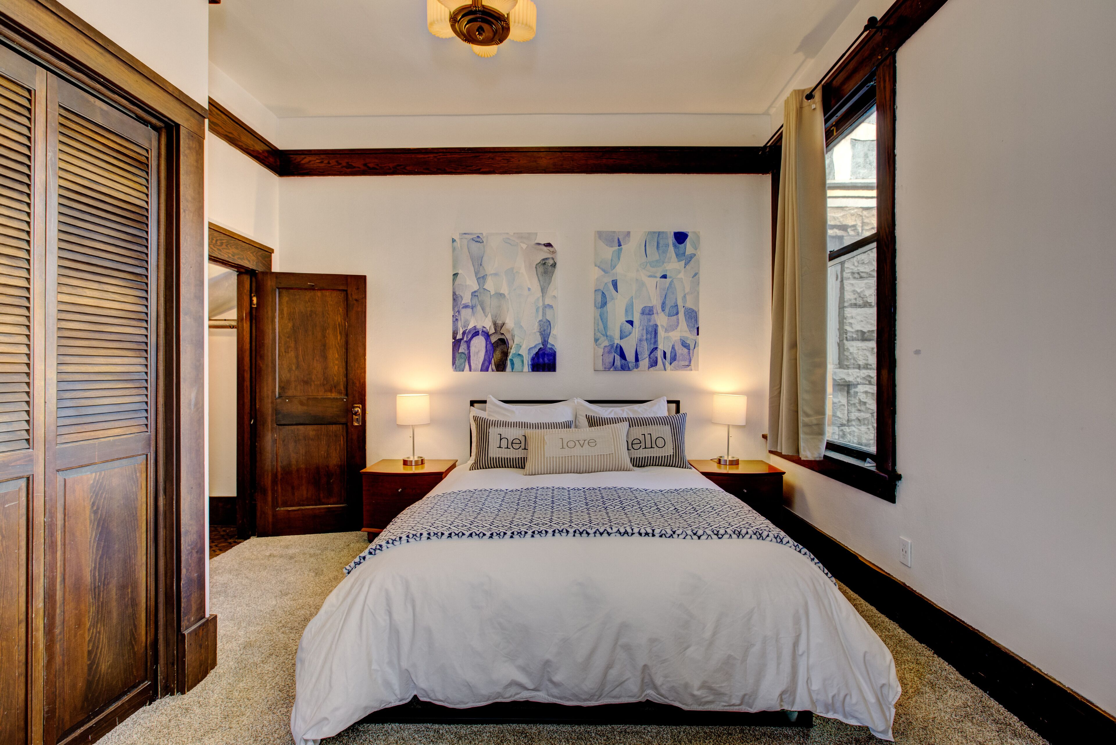 1 habitación, tabla de planchar con plancha, wifi gratis y ropa de cama 