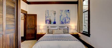 1 habitación, tabla de planchar con plancha, wifi gratis y ropa de cama