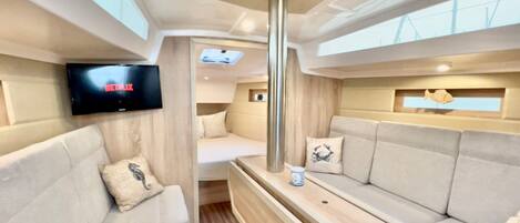 2 室のベッドルーム、WiFi (無料)、ベッドシーツ