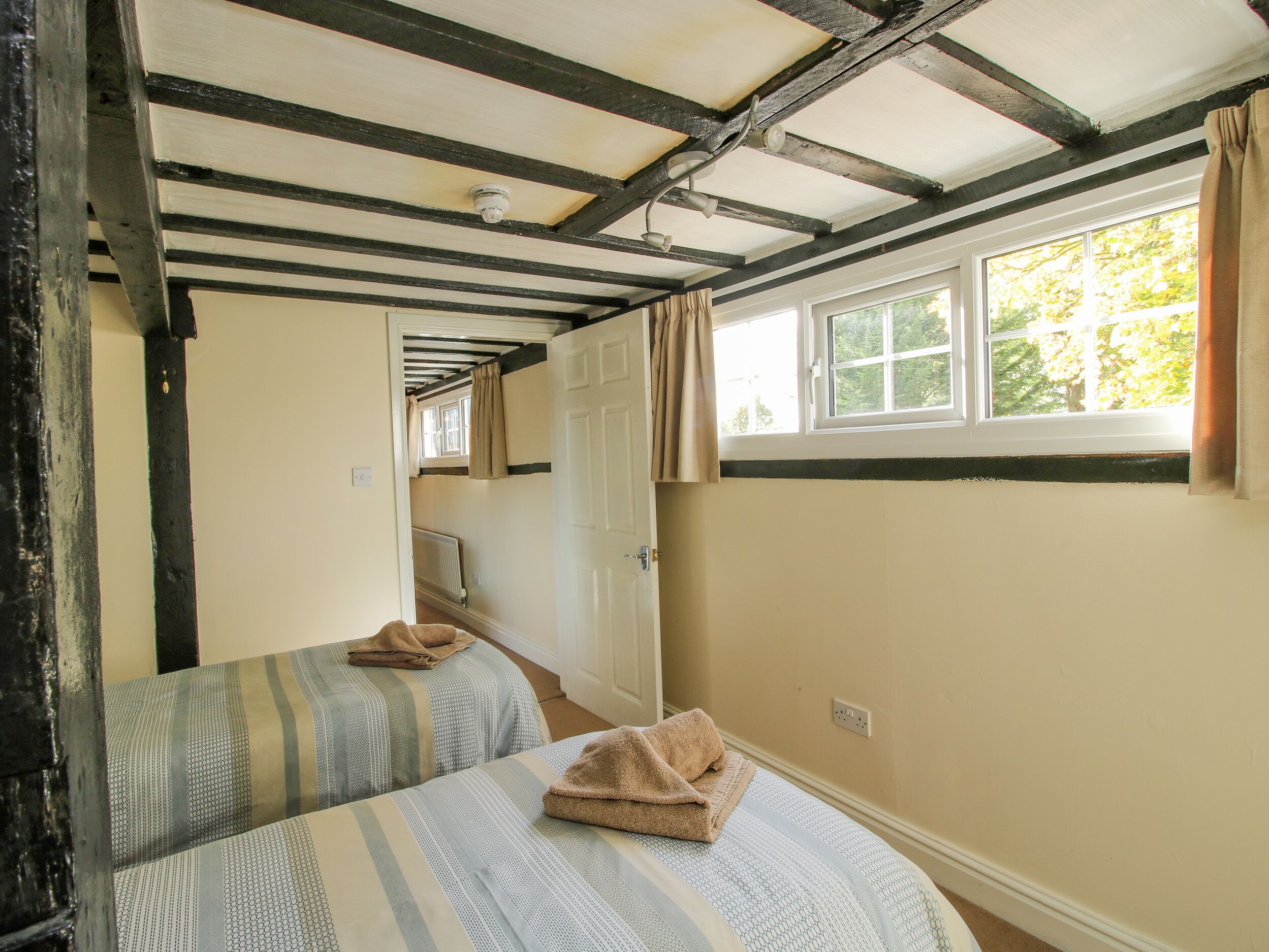 Cottage | 2 bedrooms, individually decorated, individually furnished, free WiFi