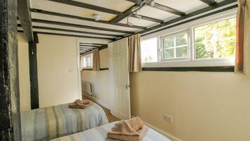 Cottage | 2 bedrooms, individually decorated, individually furnished, free WiFi