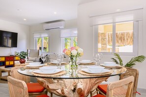 Dining - Ruby 15 (Noord)