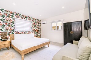 House (4 Bedrooms) | 4 bedrooms, iron/ironing board