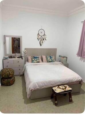 3 bedrooms, iron/ironing board, free WiFi, bed sheets