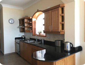 Fridge, microwave, oven, stovetop - Jasmine Boutique Accommodation Felfela (Hurghada)