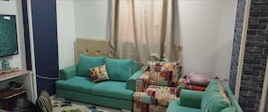 Living area - 3-bed Sleeps 6 With Sea and City Views (Hurghada)