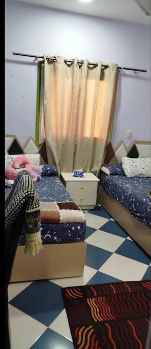 3 bedrooms, iron/ironing board, free WiFi, bed sheets - 3-bed Sleeps 6 With Sea and City Views (Hurghada)