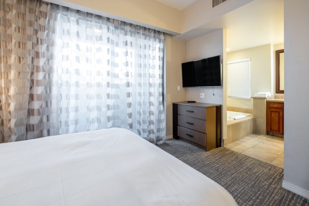 1 bedroom, in-room safe, desk, iron/ironing board
