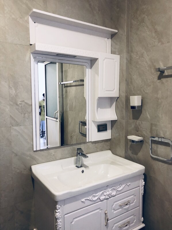 Shower, bidet, towels, soap