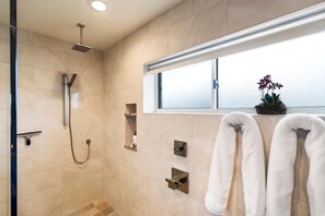 Condo, várias camas (Vista Waikoloa B305) | Banheiro | Papel higiênico 