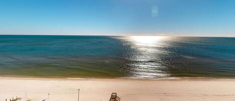 بالقرب من الشاطئ