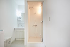 A bathroom with a shower, a sink, and a toilet. - SHATOREYOYOGI (Tokyo)
