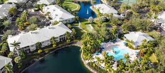 Ground floor condo with golf on-site, pool, tennis court - snowbird friendly