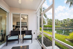 Terrace/patio - Ground floor condo with golf on-site, pool, tennis court - snowbird friendly (Naples)