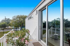 Property grounds - Beautiful waterfront home with central AC, dock, lovely balcony & patio (Big Pine Key)