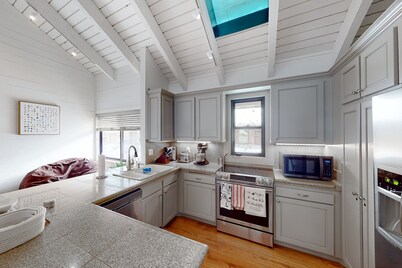 Spacious home near Dollar Mountain/resorts w/game room, hot tub, pool, fireplace