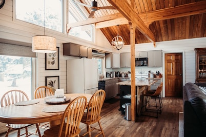 Road 6 Farm - Modern, rural cabin