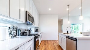 Private kitchen - 3BR Great Bungalow 1751! Medical Center, Stadiums! (Houston)
