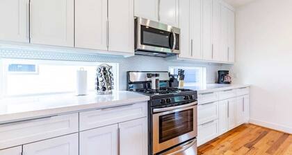 3BR Great Bungalow 1751! Medical Center, Stadiums!