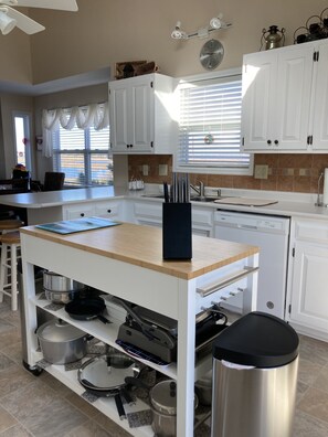 Fridge, microwave, oven, stovetop - A MEMORY MAKING TOWNHOME !!!! (North Topsail Beach)