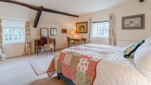 3 bedrooms, iron/ironing board, travel cot, free WiFi