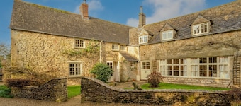 Woodmancote Manor Cottage, near Cirencester - sleeps 6 guests in 3 bedrooms
