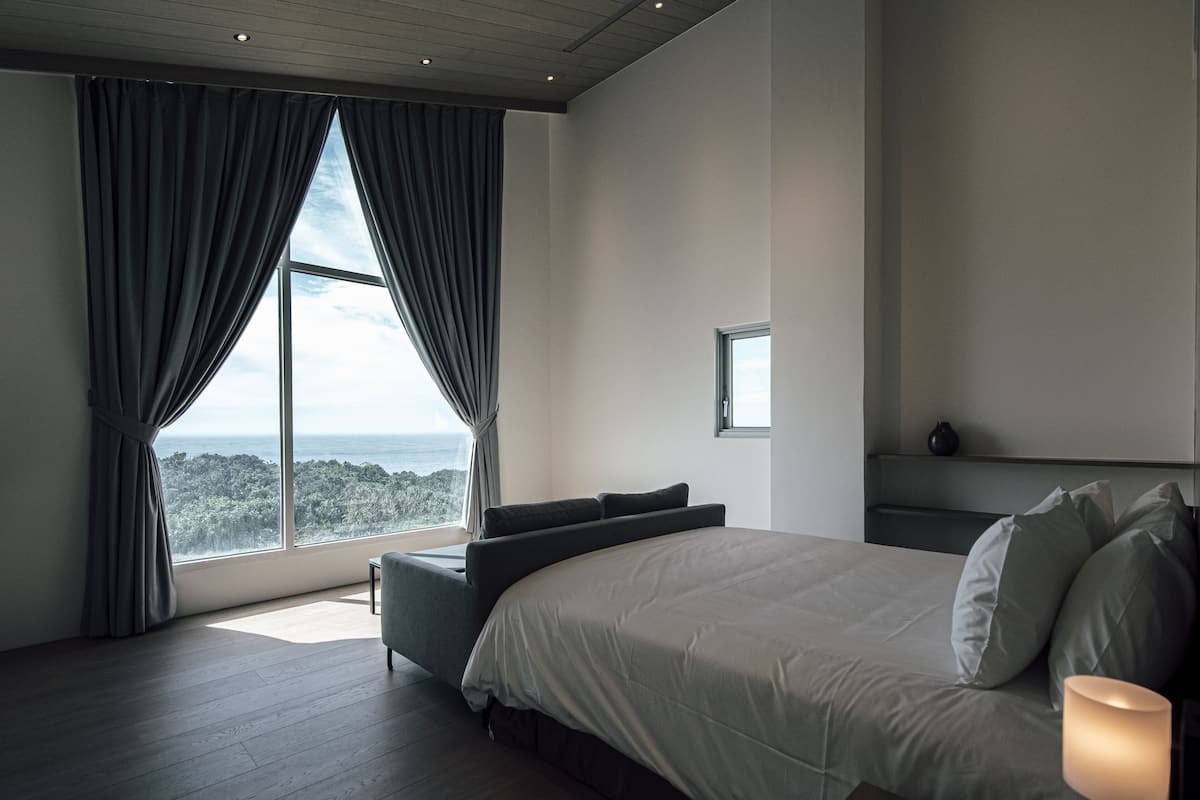 Deluxe Double Room, Bathtub, Sea View (105)