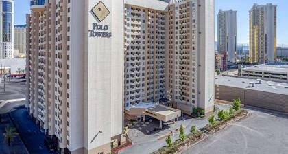 Las Vegas | Couples Vegas Hub | Pool + Spa