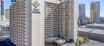 Las Vegas | Couples Vegas Hub | Pool + Spa