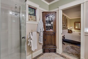 3 chambres, fer et planche à repasser, accès Internet, draps fournis