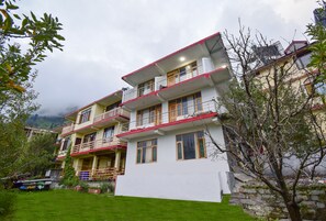 Exterior - Madhuvan 2BHK, W/ Food, parking, Mountain View (Manali)